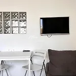 Апартаменты Complex Orlando, 1 Bed Modern Адехе